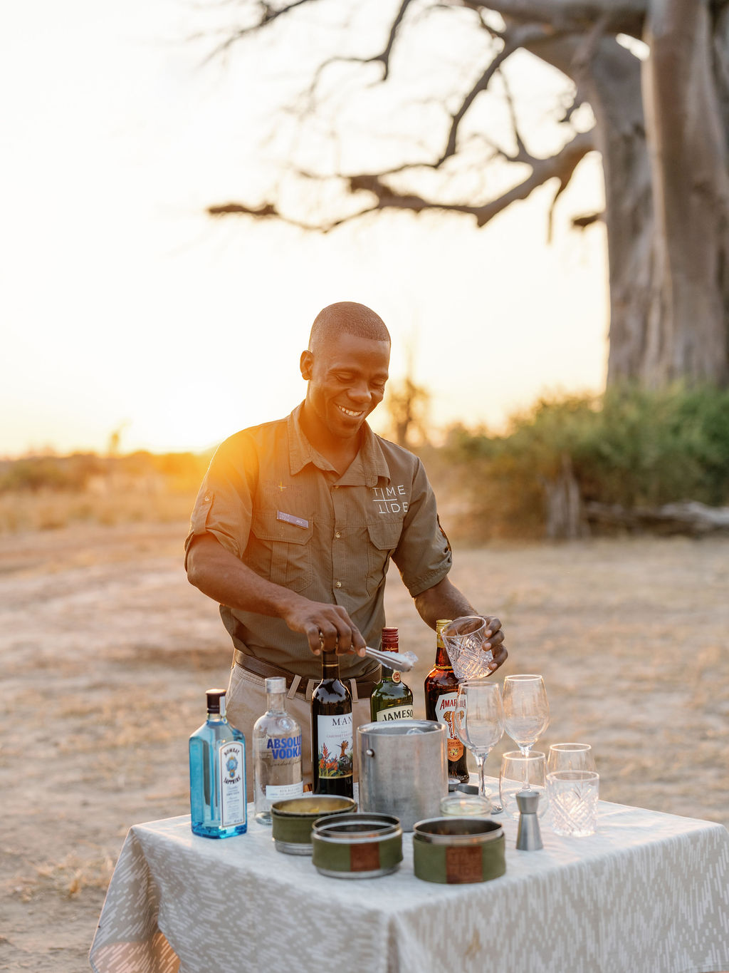 Sundowner_Baobab_Chinzombo_©_Oliver_Fly_Photography_10
