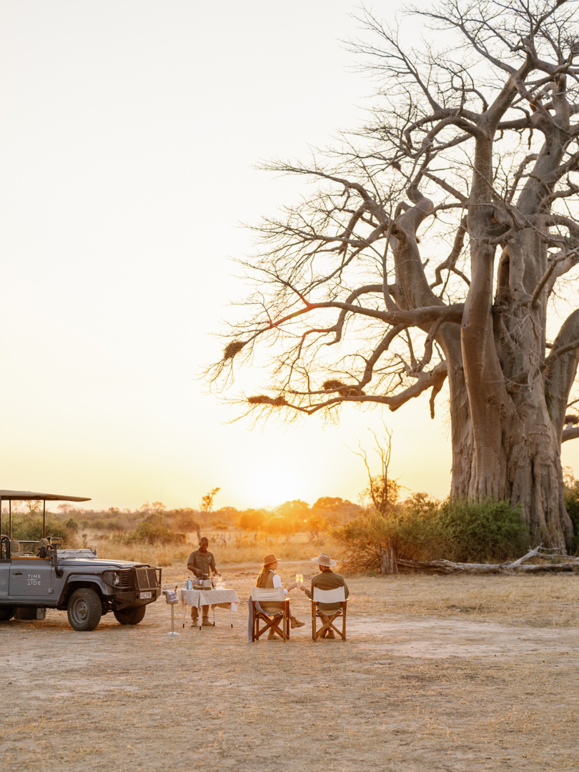 Sundowner_Baobab_Chinzombo_©_Oliver_Fly_Photography_11