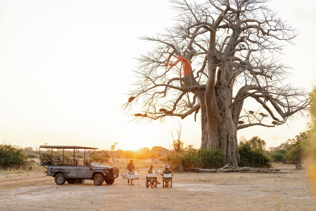 Sundowner_Baobab_Chinzombo_©_Oliver_Fly_Photography_13